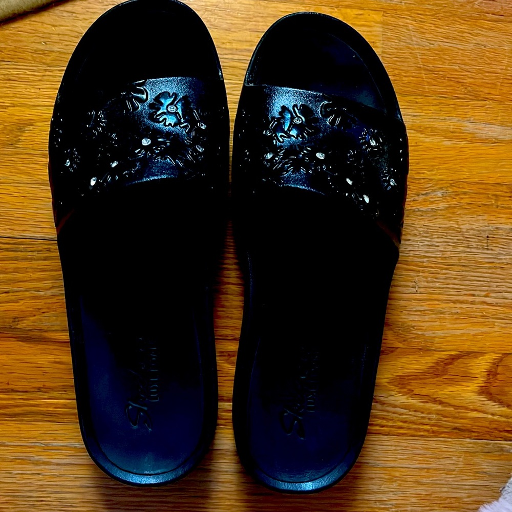 Skechers-Foamies black size 11.
